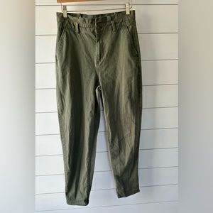 Banana Republic barrel pant in size 6